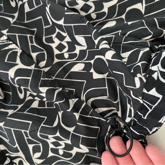 Nike Shield Impossibly Light Running Jacket Black and White, Size S - Picture 8 of 15